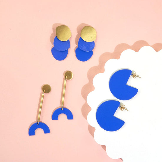 Load image into Gallery viewer, Matte Brass Post Stick To Cobalt Arch Earringss Earrings
